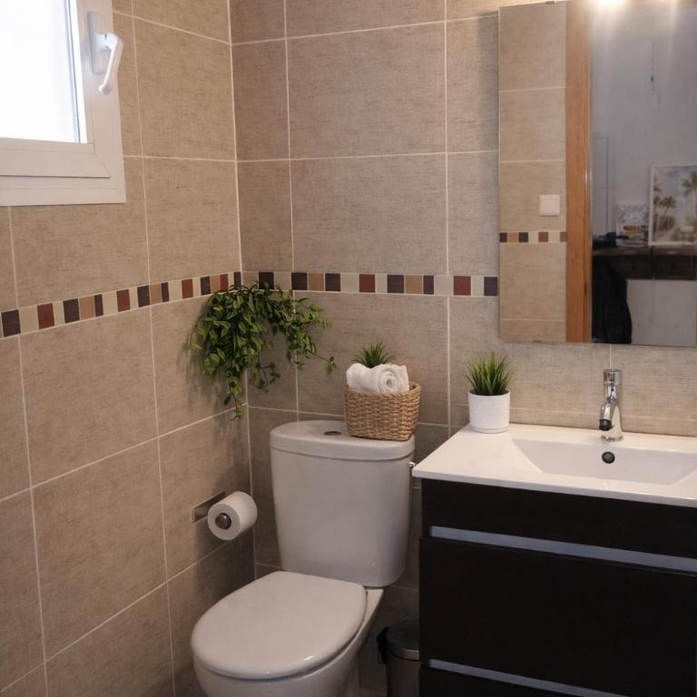 Casa familiar con patio privado y piscina comunitaria cerca de la playa - Casa de 3 dormitorios - 12