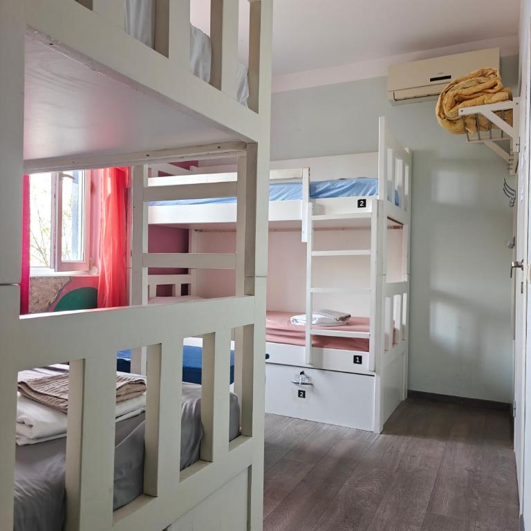 The High Hostel - Bed in 6-Bed Mixed Dormitory Room - 1