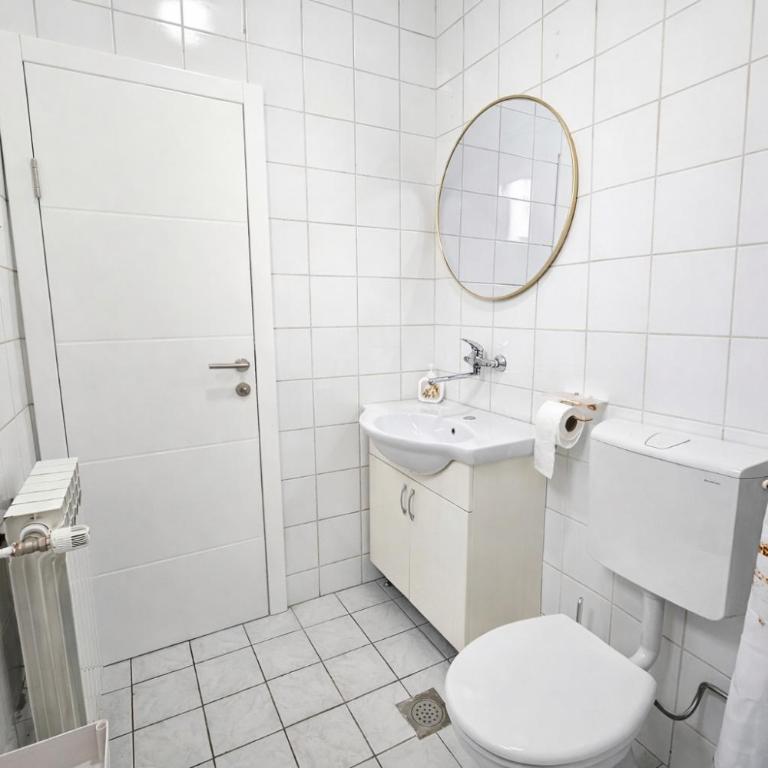 Urban Studio Sarajevo Free Parking & Modern Design - One-Bedroom Apartment - 9
