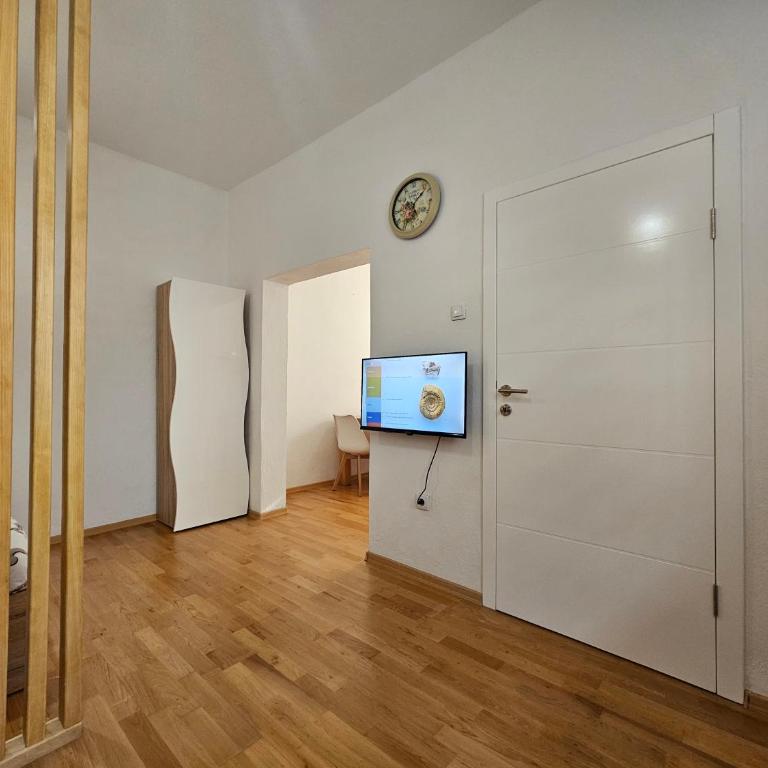 Urban Studio Sarajevo Free Parking & Modern Design - One-Bedroom Apartment - 7