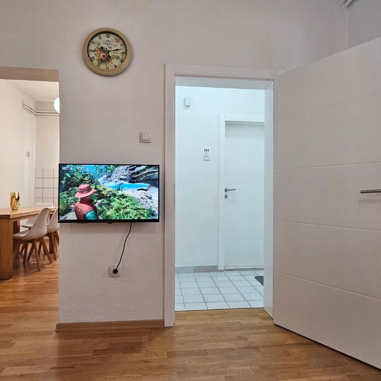 Urban Studio Sarajevo Free Parking & Modern Design - One-Bedroom Apartment - 9