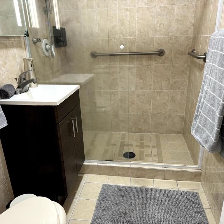 Exclusive & Secure Experience Top Amenities - Two-Bedroom Loft Apartment - 40