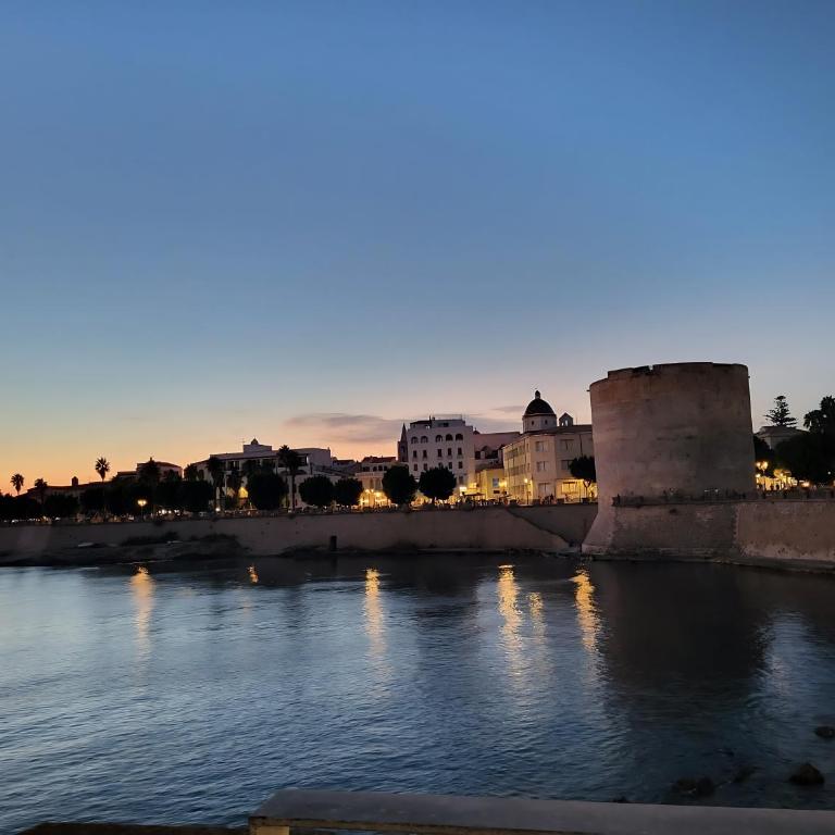 Seaside Escape to Alghero in Sardinia - Two-Bedroom House - 35