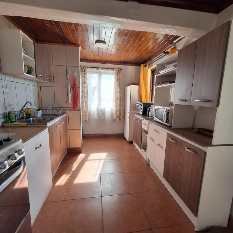 Casa a pasos de la playa - Three-Bedroom House - 11