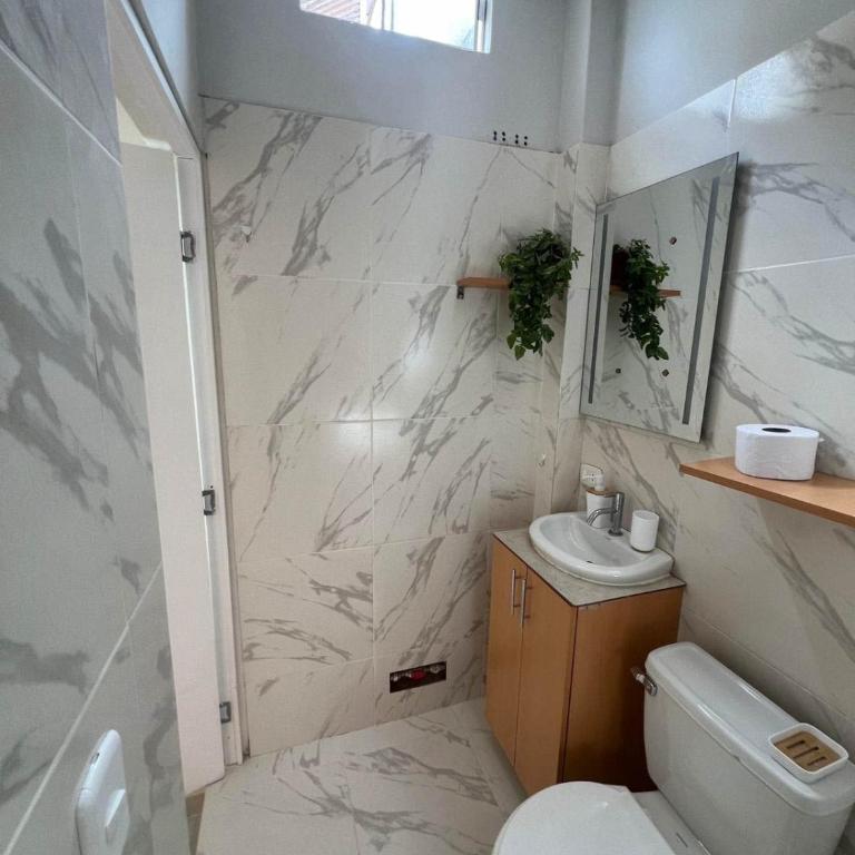 Modern, central apartment, steps from the beach - Apartamento de 2 dormitorios - 7