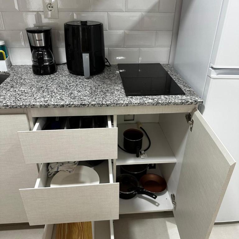Depto con piscina y balcón a 5min del aeropuerto - One-Bedroom Apartment - 15