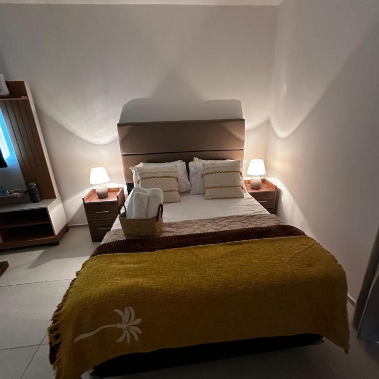 Depto con piscina y balcón a 5min del aeropuerto - One-Bedroom Apartment - 24