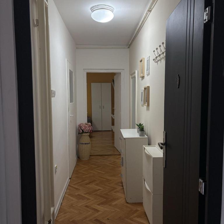 City Vibes - One-Bedroom Apartment - 1