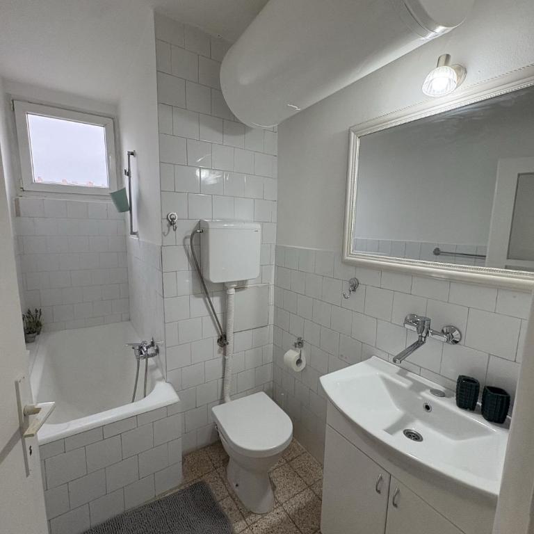 City Vibes - One-Bedroom Apartment - 2