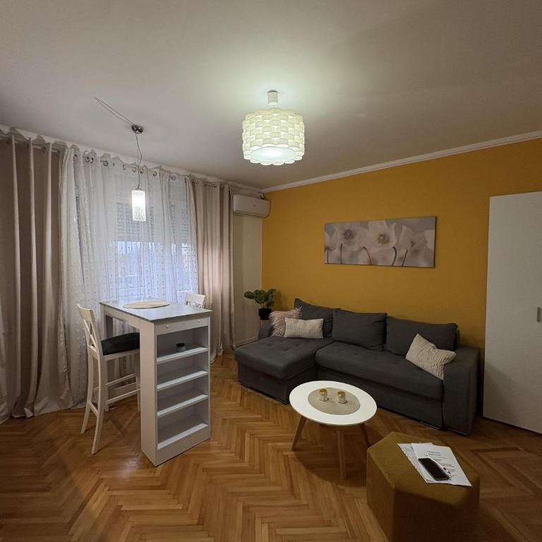 City Vibes - One-Bedroom Apartment - 9