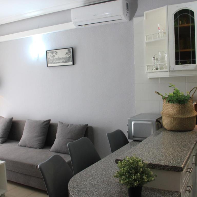 Apartment La Turquesa - One-Bedroom Apartment with Pool View - 4