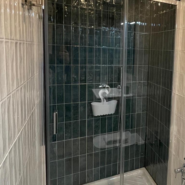 Civico 160 - Camera Matrimoniale con Bagno Privato - 9
