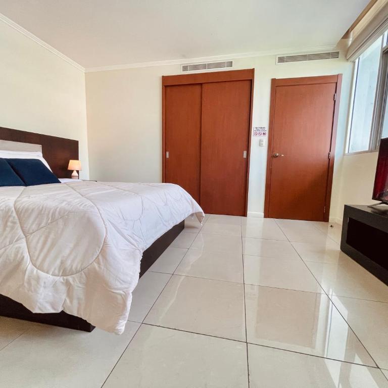 Suite Riverfront Puerto Santa Ana - One-Bedroom Suite - 3