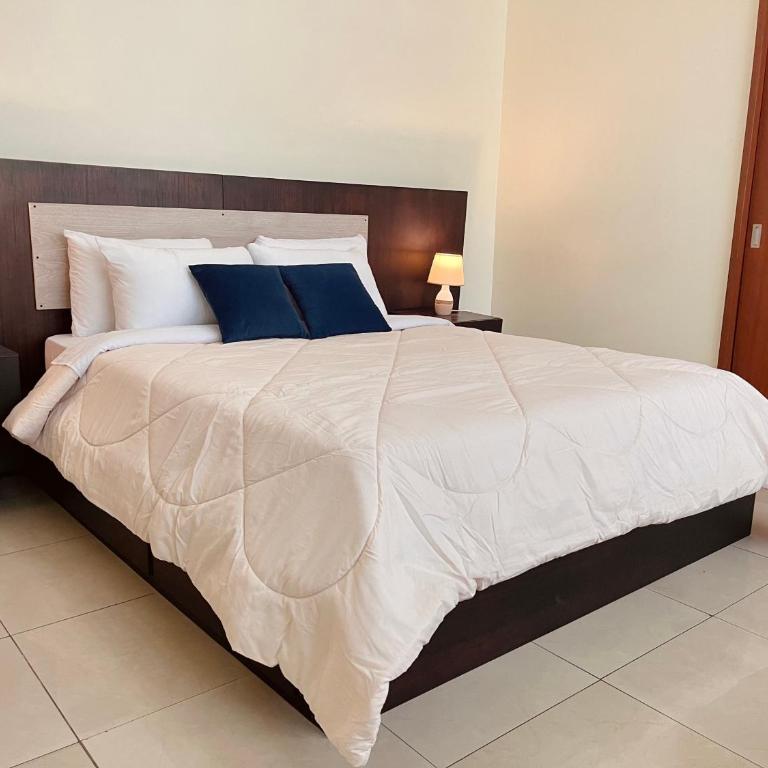 Suite Riverfront Puerto Santa Ana - One-Bedroom Suite - 2