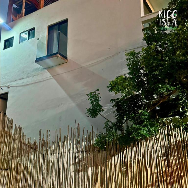Rico Isla Rooms Eco-Chic - Deluxe Suite with Sea View - 13