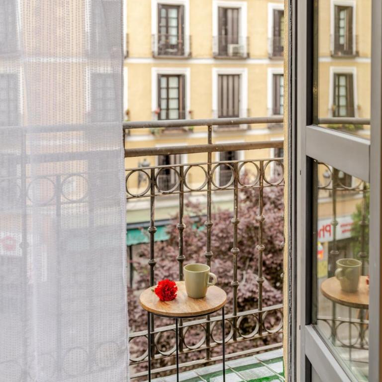 Lujo Silencioso en Plaza Mayor! Nuevo y Diáfano - Apartamento - 2