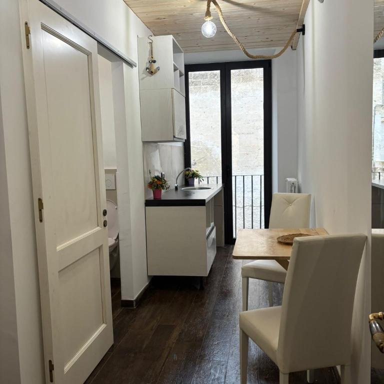 Dimora delle Meraviglie - Appartamento con 1 Camera da Letto e Balcone - 14