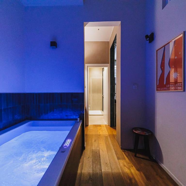 Palazzo Italia Suites - Deluxe Double Room with Bath - 15