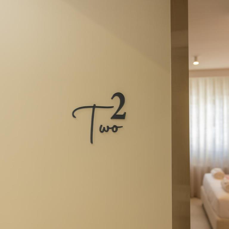 Campo's Guest House Airport - Double Room with Balcony - 14