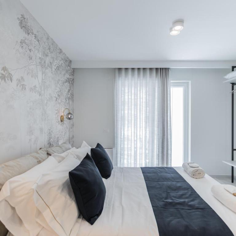 Campo's Guest House Airport - Deluxe Room - 8