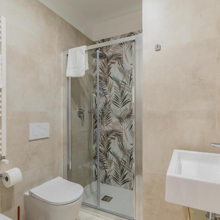 Campo's Guest House Airport - Double Room with Balcony - 15