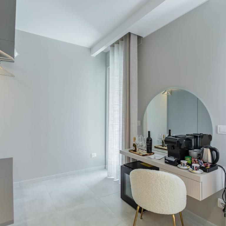 Campo's Guest House Airport - Double Room with Balcony - 13