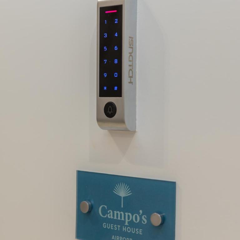 Campo's Guest House Airport - Deluxe Room - 4
