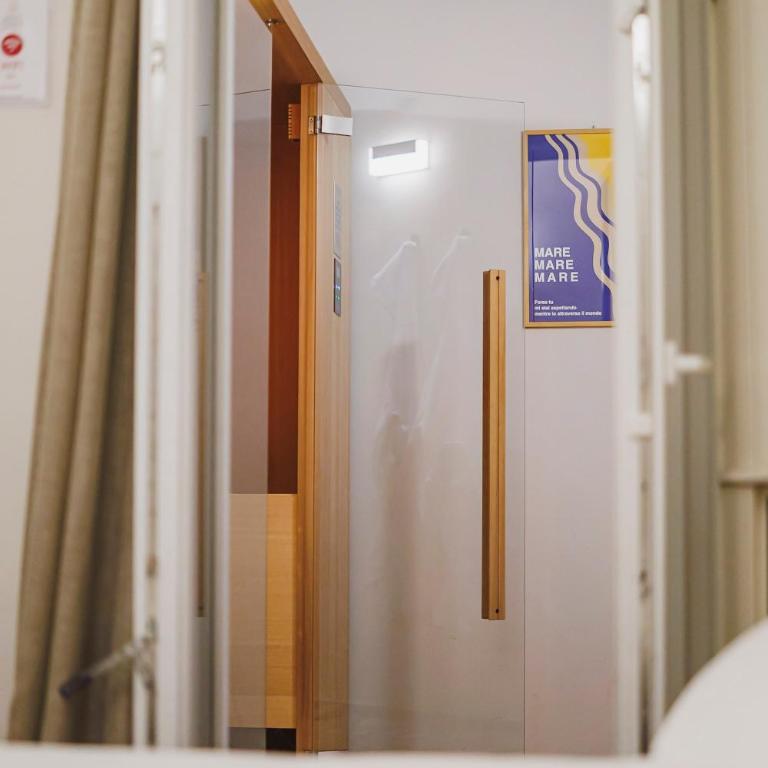 Palazzo Italia Suites - Deluxe King Room - 13