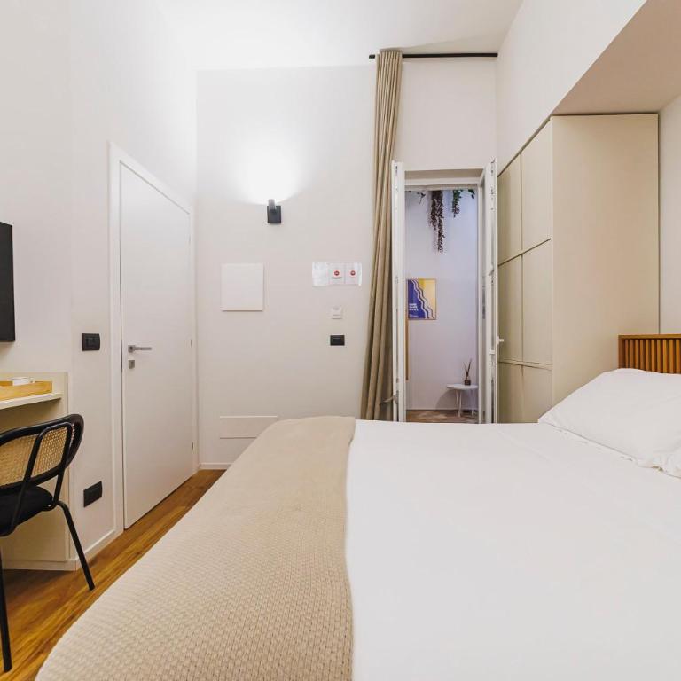 Palazzo Italia Suites - Deluxe King Room - 11