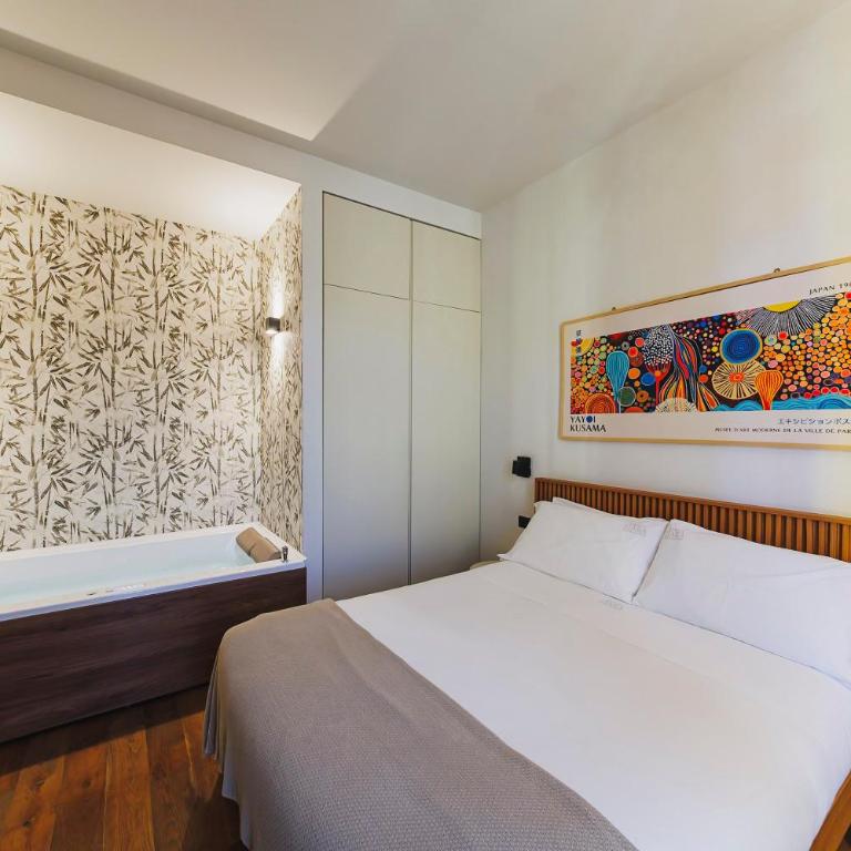 Palazzo Italia Suites - King Room with Balcony - 8