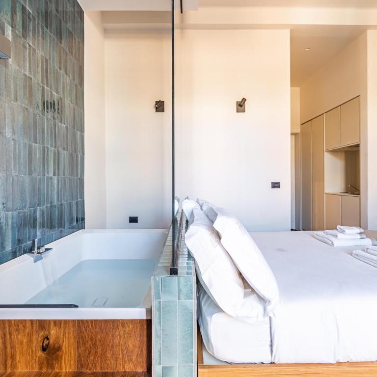 Palazzo Italia Suites - King Room with Spa Bath - 6