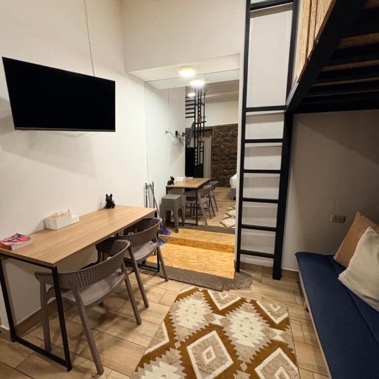 Blacky Hostel and Apartments - Loft - 4