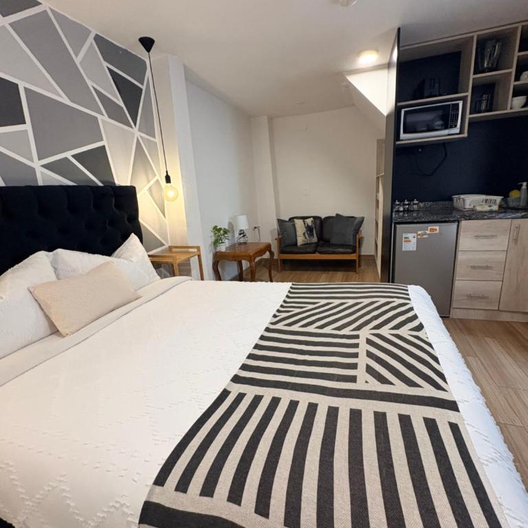 Blacky Hostel and Apartments - Double Room with Private External Bathroom - 2
