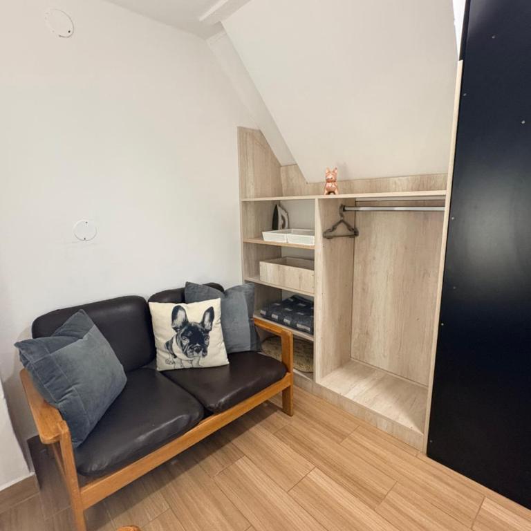 Blacky Hostel and Apartments - Double Room with Private External Bathroom - 1