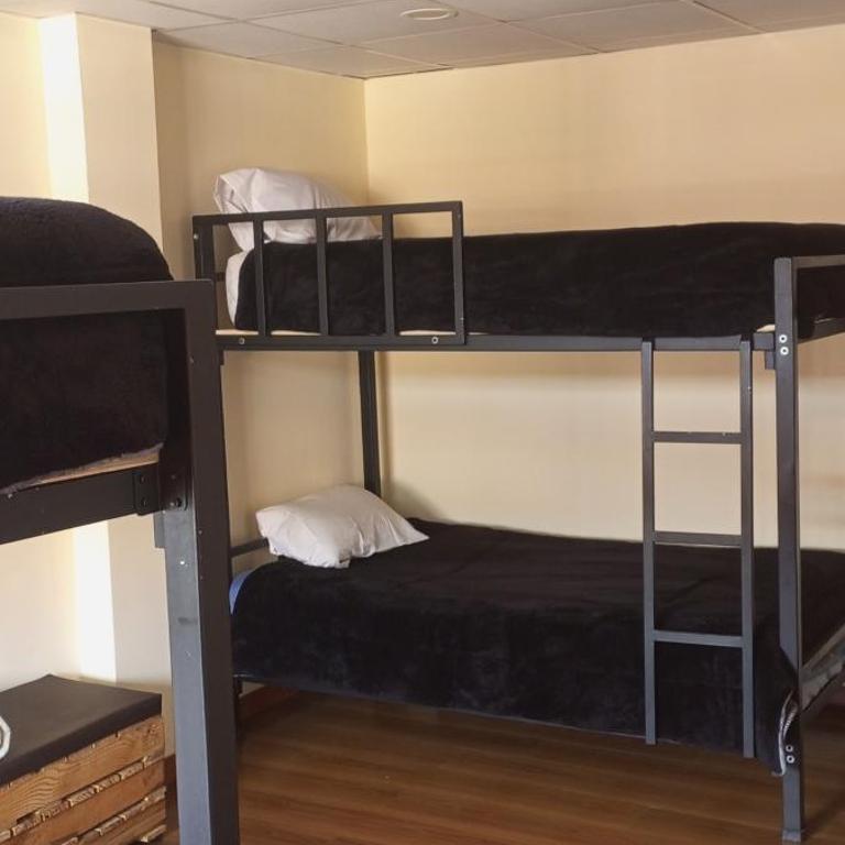 Casa Sajama 121 - Habitación compartida de 4 camas para hombres - 3
