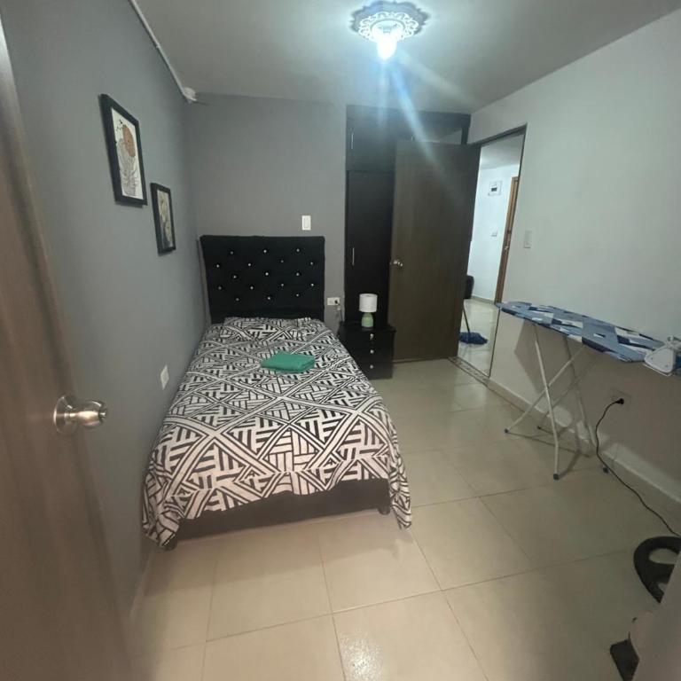 Acogedora Casa Cerca Del Graffitour Medellín - Three-Bedroom Apartment - 9