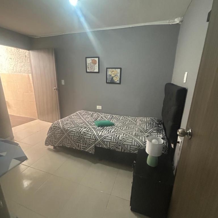 Acogedora Casa Cerca Del Graffitour Medellín - Three-Bedroom Apartment - 8