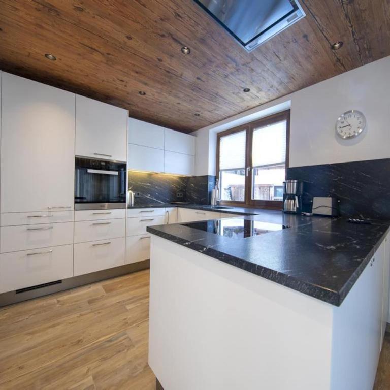 Alpine Chalet with Ski-In Access - Chalet mit 3 Schlafzimmern - 4