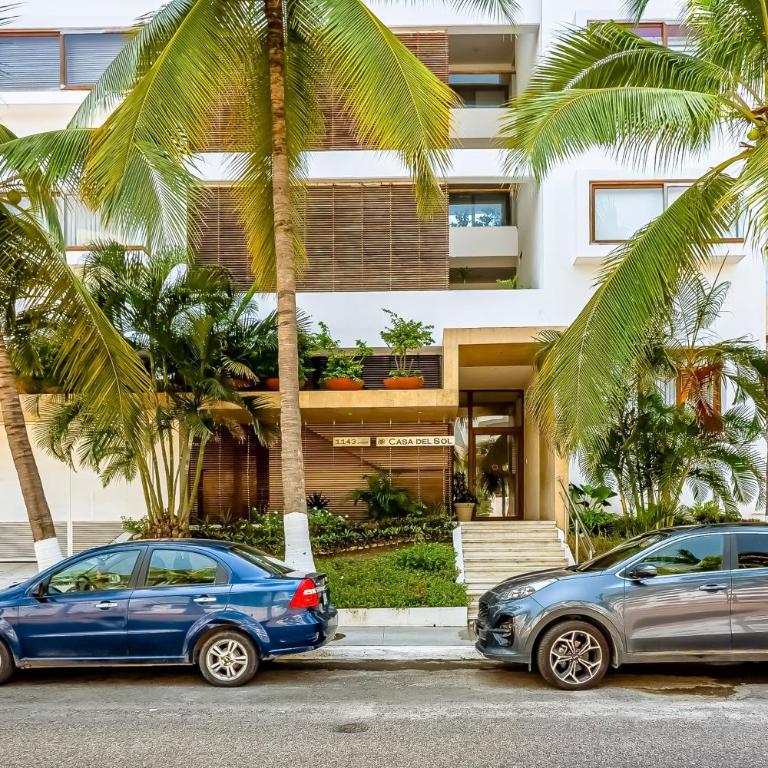 Beachfront 4th-floor condo with views, outdoor pool, balcony, W/D & central AC - Casa - 45