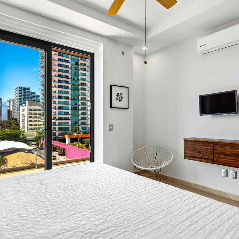 5th-floor condo with partial ocean views, heated pool, sauna, gym, balcony, W/D - Vacation Home - 19