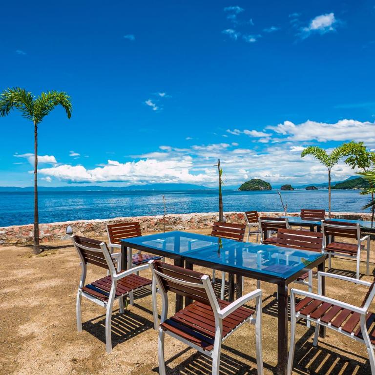 Oceanfront condo with huge balcony, sweeping ocean view & amazing pool - Vacation Home - 39