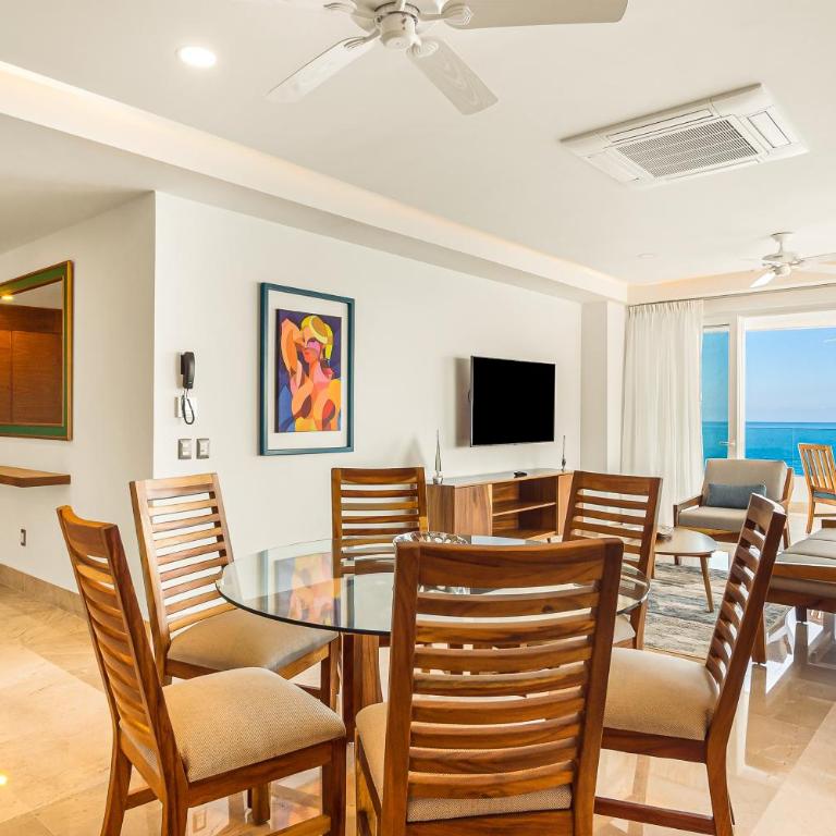 Oceanfront condo with huge balcony, sweeping ocean view & amazing pool - Vacation Home - 7