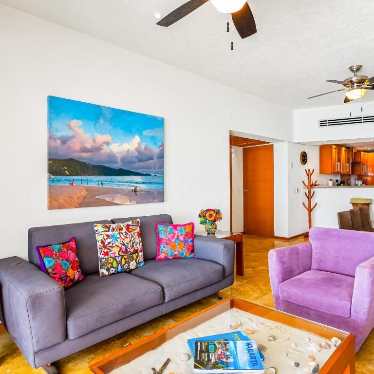 Beachfront 4th-floor condo with views, outdoor pool, balcony, W/D & central AC - Casa - 7