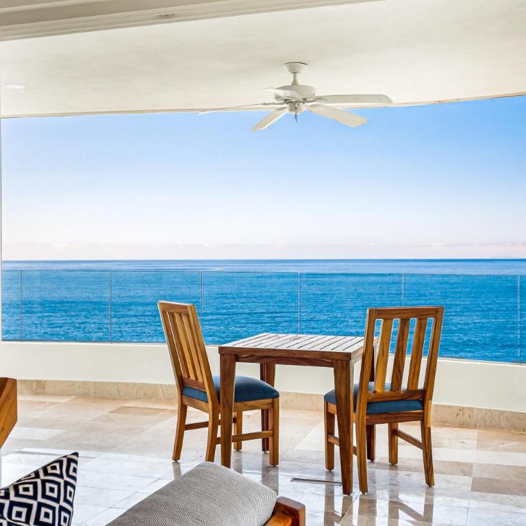 Oceanfront condo with huge balcony, sweeping ocean view & amazing pool - Vacation Home - 32