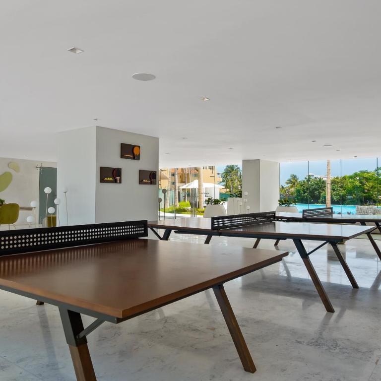 Stylish ocean-view condo with pool, gym, private balcony, AC, & WiFi - Casa - 31
