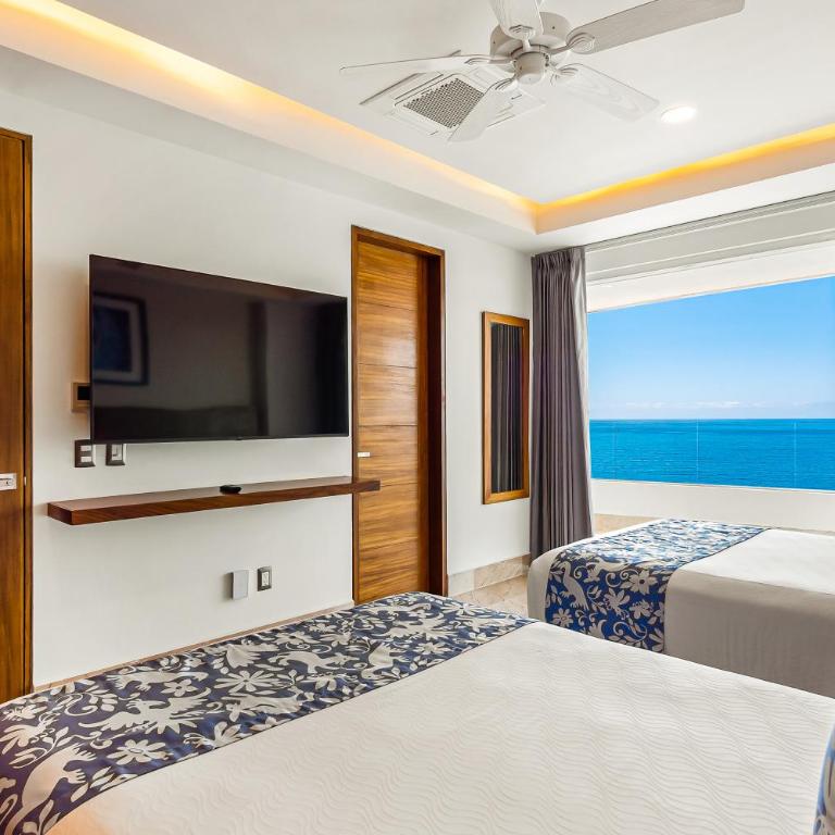 Oceanfront condo with huge balcony, sweeping ocean view & amazing pool - Vacation Home - 20