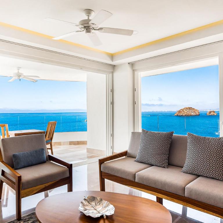 Oceanfront condo with huge balcony, sweeping ocean view & amazing pool - Vacation Home - 5