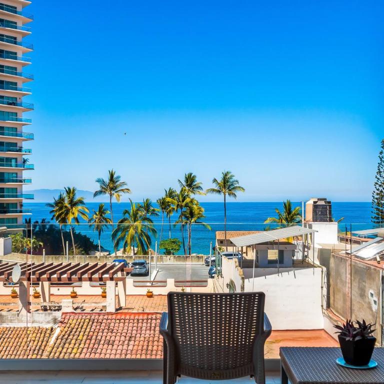 5th-floor condo with partial ocean views, heated pool, sauna, gym, balcony, W/D - Vacation Home - 2
