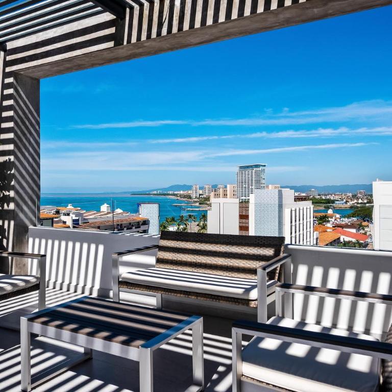 5th-floor condo with partial ocean views, heated pool, sauna, gym, balcony, W/D - Vacation Home - 34
