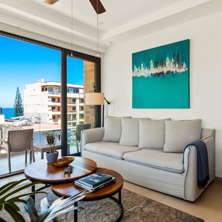 5th-floor condo with partial ocean views, heated pool, sauna, gym, balcony, W/D - Vacation Home - 7